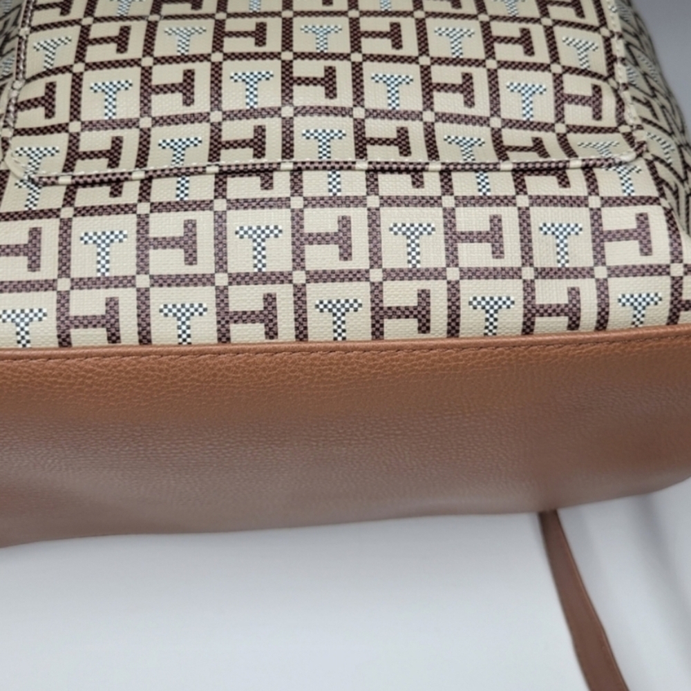 Tommy Hilfiger Large Tan & Cream Women's Backpack, 12×11×6, EUC - Picture 3 of 8